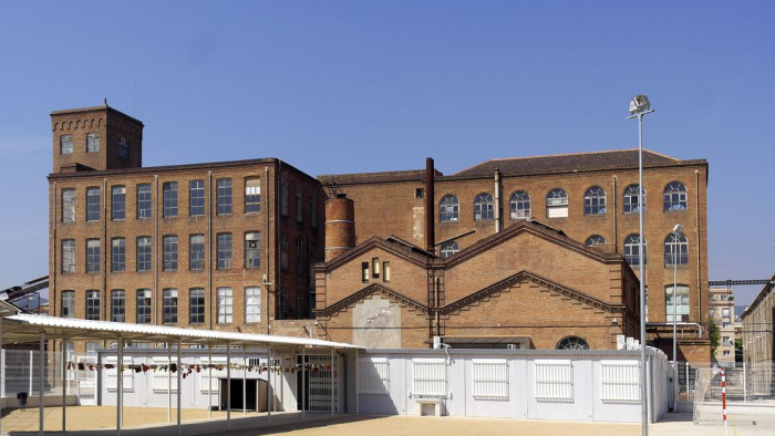 La Fabra i Coats, un dels edificis més reconeguts del barri de Sant Andreu.