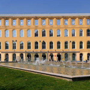 Exterior de la Biblioteca Ignasi Iglésias del Centre Cívic de Sant Andreu