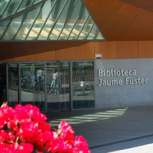 Entrada de la Biblioteca Jaume Fuster de Barcelona