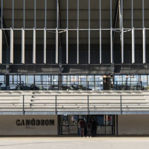 Vista de l'entrada del Canòdrom de Barcelona